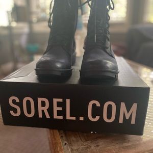 Sorel Phoenix lace boots, Size 8.5, navy, Great condition